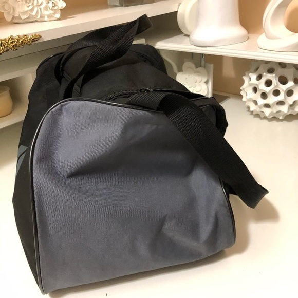 Adidas gym bag - Picture 3 of 6